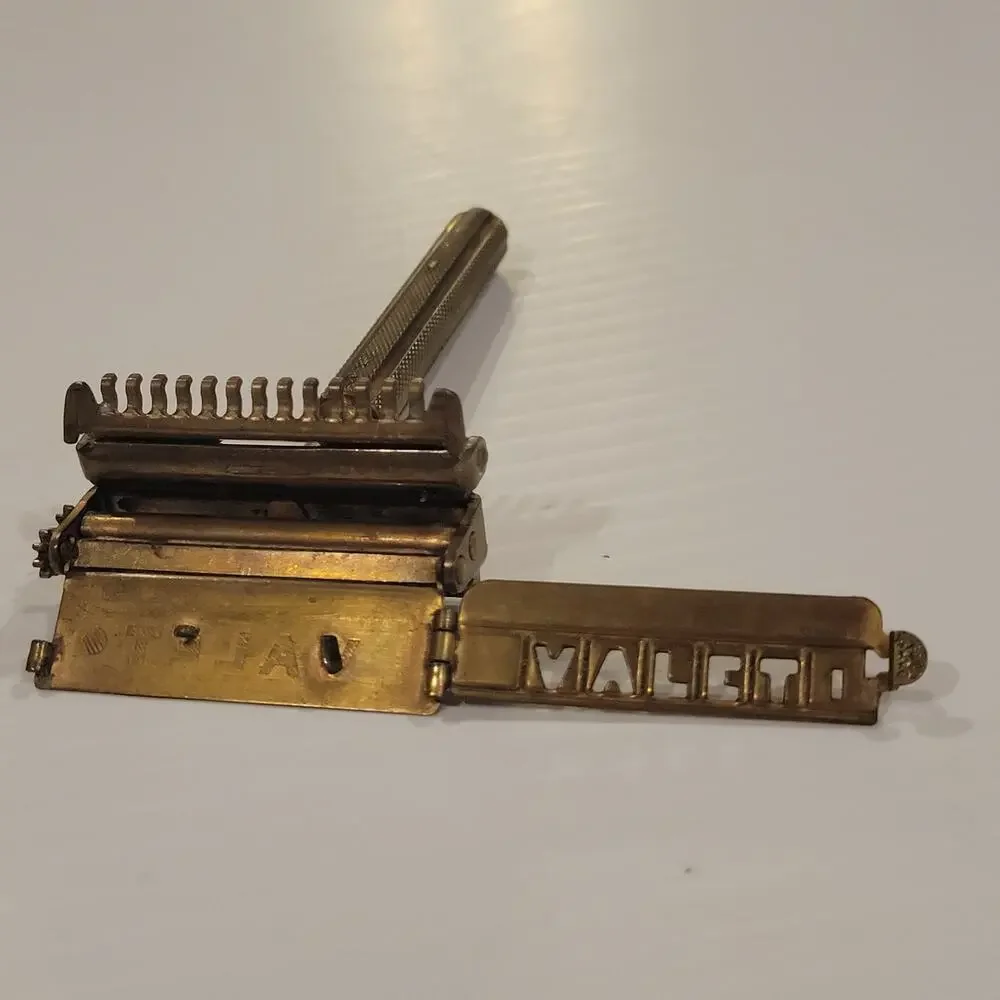 Vintage Valet Autostrop Safety Razor Gold tone. New York, USA